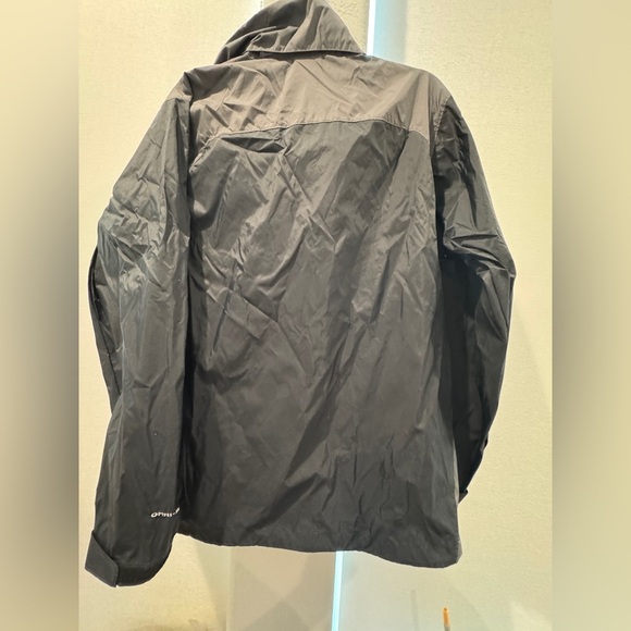 Columbia men rain jacket in black gray Sz M worn once on a trip - Picture 7 of 10